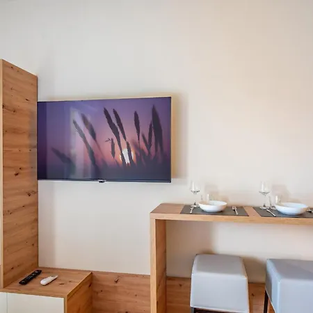 Guesthost - Cozy Near The Hospital!